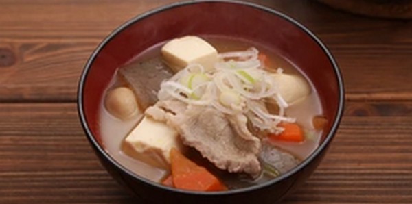 【DAIGOも台所】豚バラと焼き豆腐の粕汁！栄養豊富です。