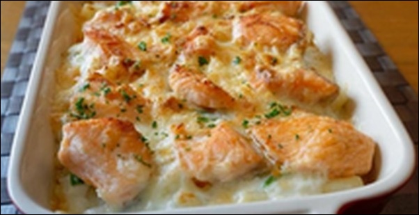 【土曜はナニする】肉厚サーモングラタン！ボリュームが魅力です。