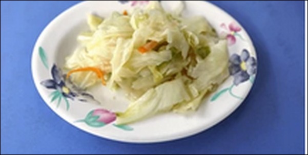 2025年12月17日放送のテレビ番組「あさイチ」の「みんな！ゴハンだよ」で「白菜の甘酢和え」が放送されました。彩りや食感を活かすため、混ぜすぎず優しく和えるのがポイントです。ほんのり甘みと酸味が効いたこの一品は、箸休めとして食卓を引き立てるだけでなく、冷蔵庫で保存すれば数日間楽しめる便利な副菜としても活躍します。