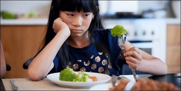 野菜を全く食べない子供が便秘で苦しむ姿に顔面蒼白！対処法を解説